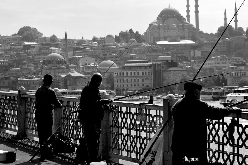 Istanbul, vissers op de Galatabrug